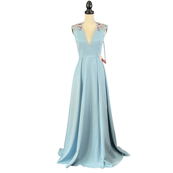 MAC DUGGAL 26540 Powder Blue Beaded Cap Sleeve V-Neck A-Line Gown Size 2 FLAW - Picture 1 of 16